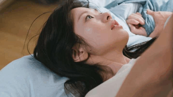 Tần Yên chưa từng nghĩ rằng, có một ngày mình lại bị chính người bạn thân nhất – Hứa Ngọc – âm thầm hạ thuốc, đưa cô lên giường với một người đàn ông xa lạ Tần Yên chưa từng nghĩ rằng, có một ngày mình lại bị chính người bạn thân nhất – Hứa Ngọc – âm thầm hạ thuốc, đưa cô lên giường với một người đàn ông xa lạ