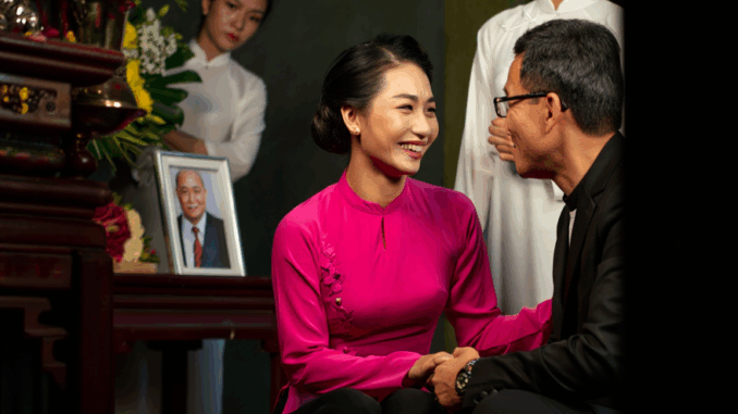 Phát hiện thái độ bất thường của mẹ chồng trong ngày bố chồng qu:a:doi, con dâu âm thầm cài định vị thì che:e:ttt s:ững phát hiện bí mật của mẹ với tên trợ lý của bố cùng nguyên nhân khiến bố chồng ra đi… Phát hiện thái độ bất thường của mẹ chồng trong ngày bố chồng qu:a:doi, con dâu âm thầm cài định vị thì che:e:ttt s:ững phát hiện bí mật của mẹ với tên trợ lý của bố cùng nguyên nhân khiến bố chồng ra đi…