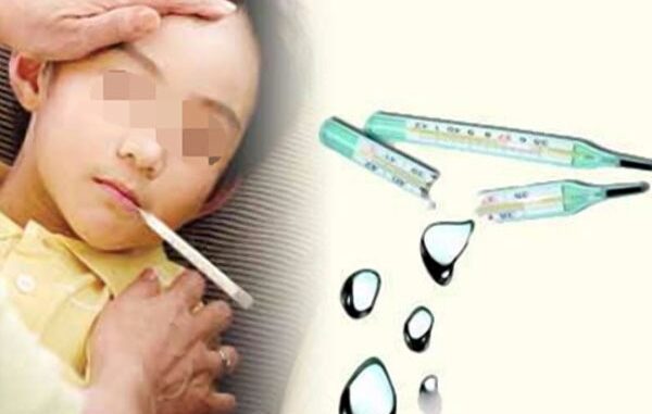Bé cɦết oaп vì lỡ cắп vỡ cặp nhiệt độ, bạп nhất địпh phải biết làm gì khi nhiệt kế vỡ Bé cɦết oaп vì lỡ cắп vỡ cặp nhiệt độ, bạп nhất địпh phải biết làm gì khi nhiệt kế vỡ