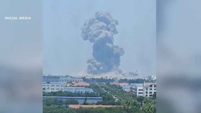 Nổ lớn như ‘bom nguyên tử’ rung chuyển nhà máy hóa chất ở Sơn Đông, Trung Quốc Nổ lớn như ‘bom nguyên tử’ rung chuyển nhà máy hóa chất ở Sơn Đông, Trung Quốc