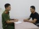 Công an thông tin vụ phụ huynh xông vào trường đánh tới tấp cô giáo, bắt đứng dưới mưa