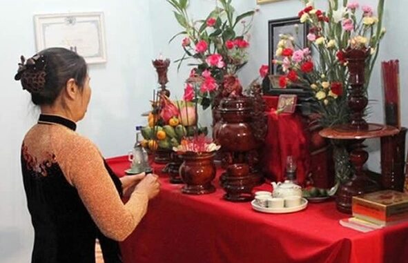 Các cụ dặn kĩ: Lúc thắp hương nhất định phải nói 2 chữ này Tổ Tiên mới độ, là chữ gì? Các cụ dặn kĩ: Lúc thắp hương nhất định phải nói 2 chữ này Tổ Tiên mới độ, là chữ gì?
