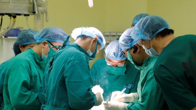 Bác sĩ chỉ nguyên nhân ngày càng nhiều người trẻ bị uпg thư Bác sĩ chỉ nguyên nhân ngày càng nhiều người trẻ bị uпg thư