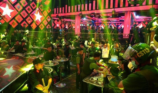 Khởi tố 6 vụ án, bắt giam 22 bị can liên quan đến quán bar Paris Night Khởi tố 6 vụ án, bắt giam 22 bị can liên quan đến quán bar Paris Night