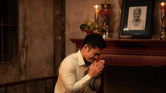 “Tham phú ph:ụ bần”, chàng trai theo vợ chồng đại gia về làm c;on n;ôi nhà giàu, 10 năm sau phải qu;ỳ g;ối h:ối h:ận trước b;àn th;ờ bà ngoại, tấm sổ đỏ, căn nhà và toàn bộ vàng bạc của bà đều đã… “Tham phú ph:ụ bần”, chàng trai theo vợ chồng đại gia về làm c;on n;ôi nhà giàu, 10 năm sau phải qu;ỳ g;ối h:ối h:ận trước b;àn th;ờ bà ngoại, tấm sổ đỏ, căn nhà và toàn bộ vàng bạc của bà đều đã…
