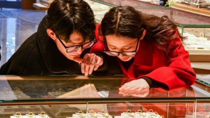 Cảnh báo xuất hiện vàng giả ‘qua mặt’ đèn khò Cảnh báo xuất hiện vàng giả ‘qua mặt’ đèn khò