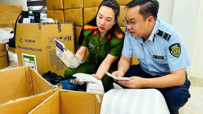 Công an Hà Nội thu giữ hơn 100 tấn thực phẩm chức năng giả Công an Hà Nội thu giữ hơn 100 tấn thực phẩm chức năng giả