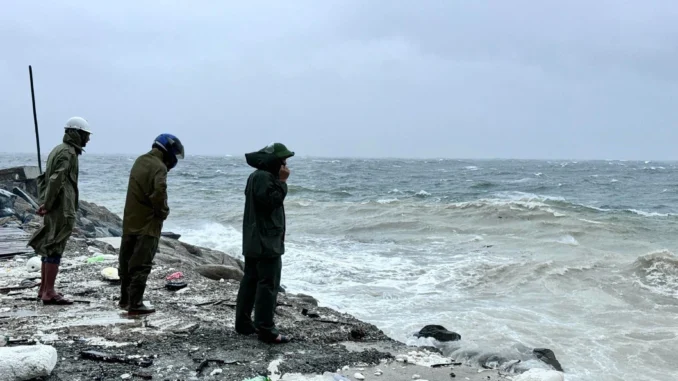 Chìm tàu chở than trên vùng biển Hà Tĩnh, 10 thuyền viên mất tích
