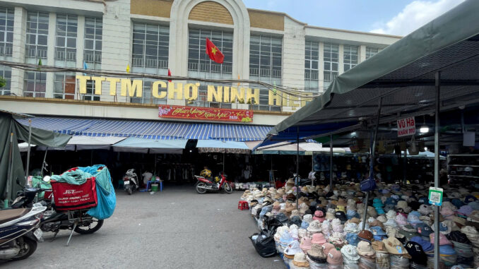 Trời ơi chợ Ninh Hiệp: Nếu là thật thì kinhkhung quá, biết bao bà con đã mua đồ ở đây Trời ơi chợ Ninh Hiệp: Nếu là thật thì kinhkhung quá, biết bao bà con đã mua đồ ở đây