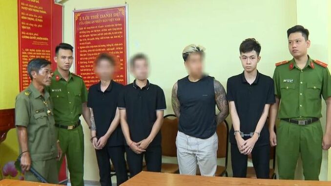Bắt khẩn cấp nam thanh niên đánh người đàn ông ngoại quốc ở phố Tây Bùi Viện Bắt khẩn cấp nam thanh niên đánh người đàn ông ngoại quốc ở phố Tây Bùi Viện