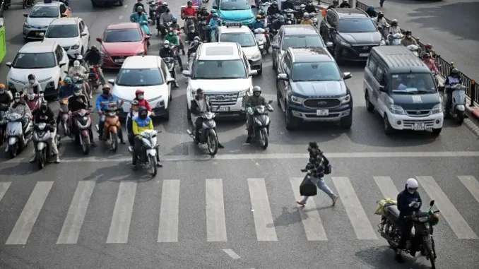 Ôtô dừng chờ quá vạch bị phạt 18-20 triệu đồng như vượt đèn đỏ Ôtô dừng chờ quá vạch bị phạt 18-20 triệu đồng như vượt đèn đỏ