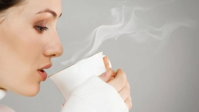 Lợi ích tuyệt vời khi uống nước ấm vào mỗi buổi sáng Lợi ích tuyệt vời khi uống nước ấm vào mỗi buổi sáng