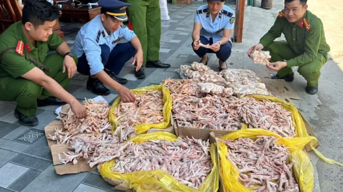 Gần 500kg chân gà, đuôi lợn “bẩn” trong kho công ty thực phẩm sạch Gần 500kg chân gà, đuôi lợn “bẩn” trong kho công ty thực phẩm sạch
