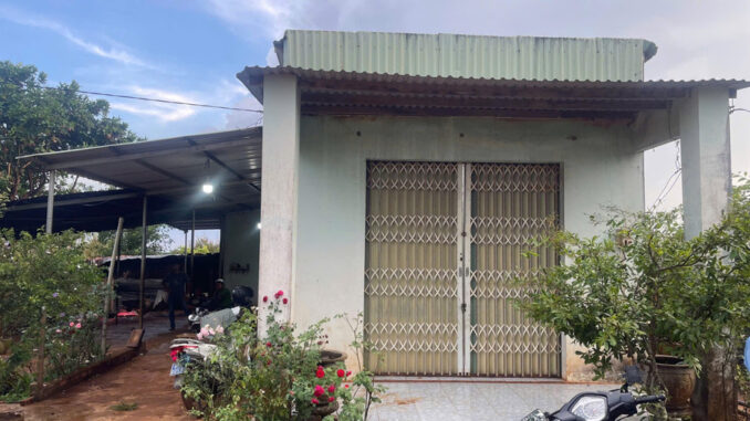 Phát hiện người phụ nữ và 2 con tử vong trong căn nhà đã khóa cửa Phát hiện người phụ nữ và 2 con tử vong trong căn nhà đã khóa cửa