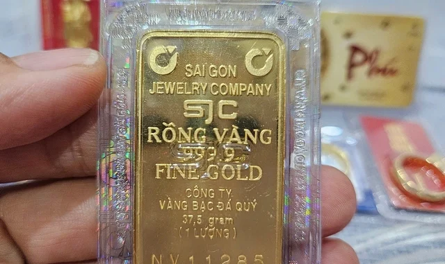 Giá vàng hôm nay 18-5: Liên tục lao dốc, dự báo khó tăng mạnh Giá vàng hôm nay 18-5: Liên tục lao dốc, dự báo khó tăng mạnh