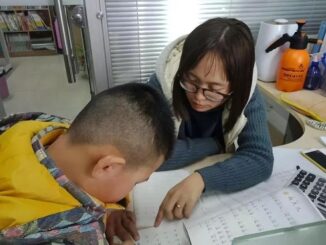 Khác biệt giữa trẻ có mẹ đi làm kiếm tiền trẻ có mẹ ở nhà nội trợ: Càng lớn càng thể hiện rõ chênh lệch