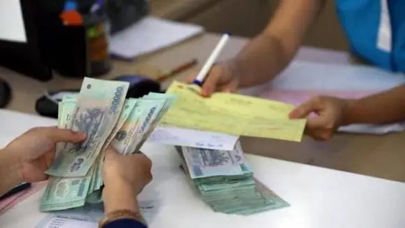 Hà Nội: Công chức, viên chức phấn khởi vì được tăng thêm từ 2,5 triệu đến gần 6 triệu đồng/tháng Hà Nội: Công chức, viên chức phấn khởi vì được tăng thêm từ 2,5 triệu đến gần 6 triệu đồng/tháng