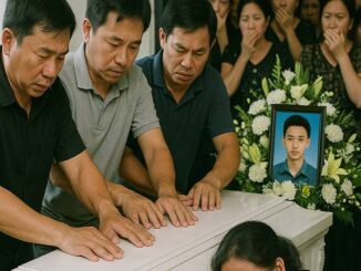 Đến giờ đẹp, qu:an tài của cậu thanh niên mất trẻ đóng nắp mãi không khớp, cả nhà xúm vào gỡ ra đem đi đổi lại