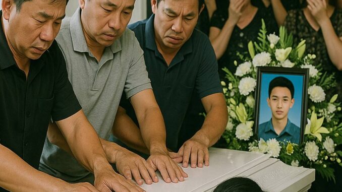 Đến giờ đẹp, qu:an tài của cậu thanh niên mất trẻ đóng nắp mãi không khớp, cả nhà xúm vào gỡ ra đem đi đổi lại Đến giờ đẹp, qu:an tài của cậu thanh niên mất trẻ đóng nắp mãi không khớp, cả nhà xúm vào gỡ ra đem đi đổi lại