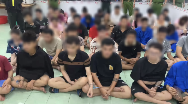 Nhiều ‘ông trùm’ lộ diện trong chuyên án 4 tiếp viên hàng không xách ma túy Nhiều ‘ông trùm’ lộ diện trong chuyên án 4 tiếp viên hàng không xách ma túy