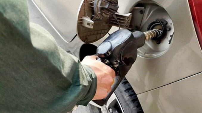 TIN VUI cho những ai chưa đổ xăng: Ra ngay cây xăng “hô đầy bình”, xăng giảm kịch khung 10 năm mới có 1 lần TIN VUI cho những ai chưa đổ xăng: Ra ngay cây xăng “hô đầy bình”, xăng giảm kịch khung 10 năm mới có 1 lần