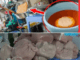 Hết giá đỗ lại đến giò chả, sao dân mình kh:ổ thế này!