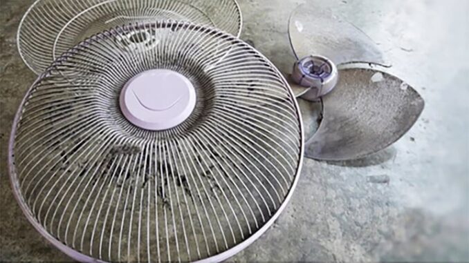 Vì sao quạt điện rất nhanh bám bụi? Vì sao quạt điện rất nhanh bám bụi?