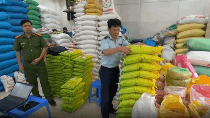 Hà Nội phát hiện nhiều cửa hàng bán gạo gi:::ả nhãn hiệu ST25 Hà Nội phát hiện nhiều cửa hàng bán gạo gi:::ả nhãn hiệu ST25