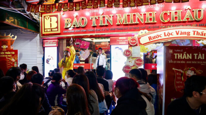Bán vàng cao hơn giá niêm yết, Bảo Tín Minh Châu vi phạm loạt quy định về phòng chống rửa tiền Bán vàng cao hơn giá niêm yết, Bảo Tín Minh Châu vi phạm loạt quy định về phòng chống rửa tiền