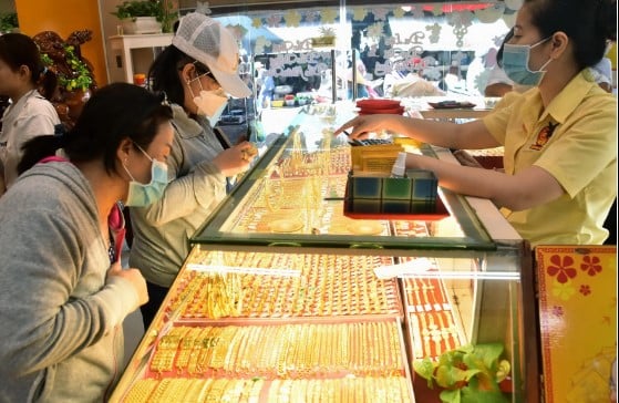 Dự kiến cấm mua bán vàng bằng tiền mặt từ 20 triệu đồng trở lên Dự kiến cấm mua bán vàng bằng tiền mặt từ 20 triệu đồng trở lên