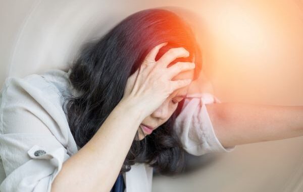 Trời nắng nóng 40 độ C, đề phòng say nắng, đột quỵ khi ngoài đường, thấy dấu hiệu này cần tới bệnh viện ngay Trời nắng nóng 40 độ C, đề phòng say nắng, đột quỵ khi ngoài đường, thấy dấu hiệu này cần tới bệnh viện ngay