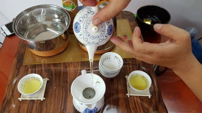 Tại sao không nên dùng nước sôi 100 độ pha trà xanh? Tại sao không nên dùng nước sôi 100 độ pha trà xanh?