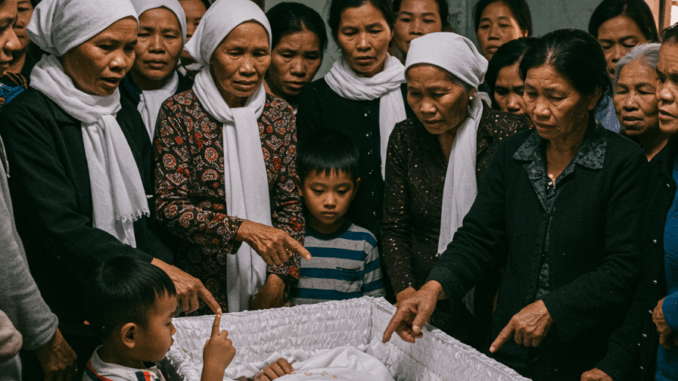 Người mẹ m;/ất vì đu;/ối nước, cả gia đình mang về nhà a-n tá/ng – nhưng đến lúc cho vào q;/uan tà/i thì đứa con 5 tuổi chỉ tay hét lên “mẹ bảo không phải”…
