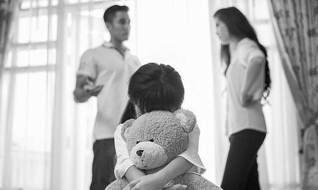Hệ quả đau lòng khi vợ chồng cố gắng sống với nhau chỉ 'vì con' Hệ quả đau lòng khi vợ chồng cố gắng sống với nhau chỉ 'vì con'