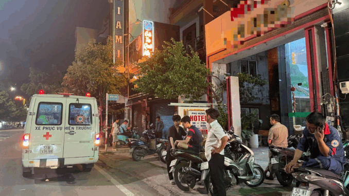 Chồng sat:hai vợ trong khách sạn, gọi điện báo cho người thân ở TP.HCM Chồng sat:hai vợ trong khách sạn, gọi điện báo cho người thân ở TP.HCM