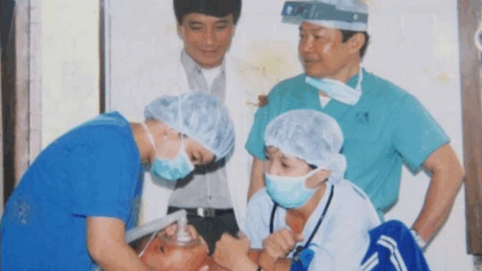 Bác sĩ tham gia ca mổ tách song sinh Việt – Đức qua đời