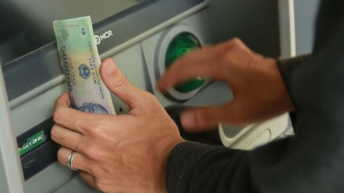 Hà Nội: 3 cựu công an phường chở người vi phạm đi rút tiền ‘cảm ơn’