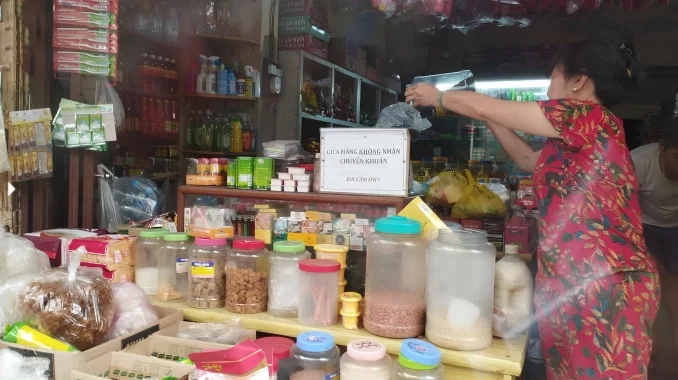 Nhiều hàng quán bất ngờ không nhận chuyển khoản